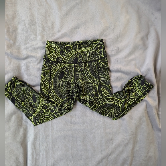 CVG | Capri Leggings | Neon Zenergy | XS - Picture 2 of 8